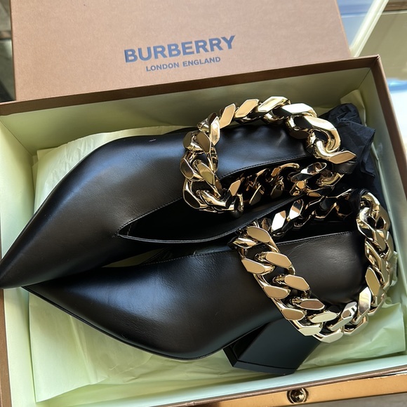 Authentic Burberry shoes - Picture 2 of 16